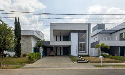 Casa térrea com 200m², 4 suítes e piscina aquecida, no Jardins Lisboa