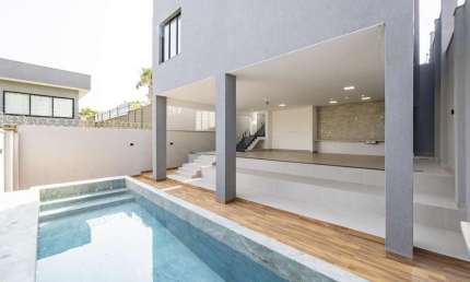 Casa exclusiva na Vila Jardim Vitória, com 4 suítes
