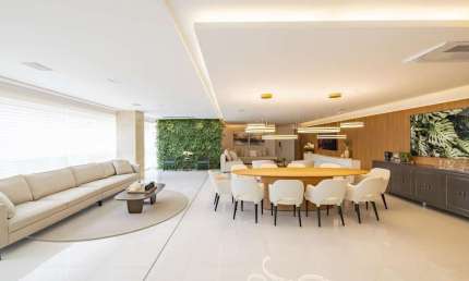 Apartamento mobiliado e decorado em frente à Praça T-23