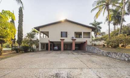 Sobrado com 5 suítes e área de 2.531 m² no Setor Jaó