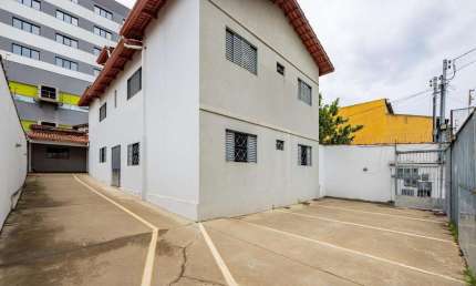 Casa Comercial, com 6 apartamentos de 2 quartos, 334 m2 de construção, no Setor