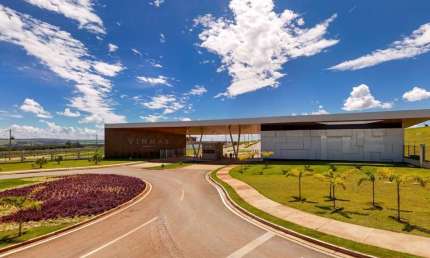 Lote de esquina com 439 m² no condomínio Residencial Vinhas Anápolis