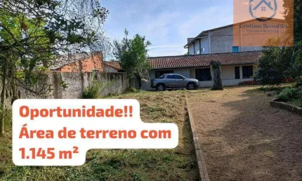OPORTUNIDADE! Casa com 3  dormitórios e uma área total de 1.150 m² de terreno livre.