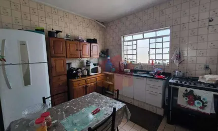 Casa com 3 dormitórios à venda, 99 m² por R$ 330.000 - Vila Omar - Americana/SP