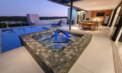 Casa de luxo em condomínio à venda em Goiânia-GO, bairro Jardins Munique: 4 quartos, 4 suítes, 3 salas, 7 banheiros, 6 vagas de garagem, 590m².