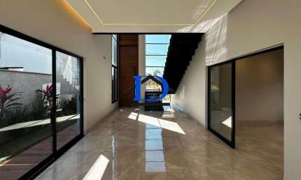 Casa de luxo em condomínio no Residencial Parqville Jacarandá: 4 quartos, 1 suíte, 2 salas, 3 banheiros, 4 vagas de garagem, 272m². Venha conferir!