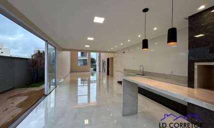 Casa de luxo em condomínio à venda em Goiânia-GO, Residencial Goiânia Golfe Clube: 4 quartos, 4 suítes, 3 salas, 5 banheiros, 4 vagas, 212,77 m².