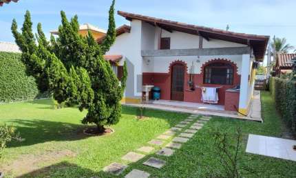 Casa linear em Cabo Frio  3 quartos sendo uma suíte, salão de 33m2
