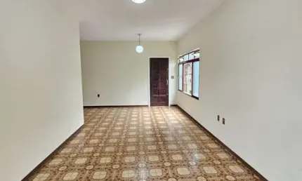 CASA DE 543M² DE TERRENO COM 3 DORMITÓRIOS SENDO 1 SUÍTE, COM EDÍCULA NO BAIRRO CAXAMBU EM JUNDIAÍ-SP *ACEITA PERMUTA POR IMÓVEL DE ATÉ R$350.000,00*