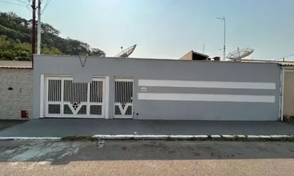CASA DE 333 M² DE TERRENO COM 3 DORMITÓRIOS SENDO 1 SUÍTE NA PONTE SÃO JOÃO EM JUNDIAÍ - SP *ACEITA PERMUTA POR APARTAMENTO DE MENOR VALOR*