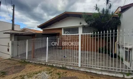 Casa 3 dorm. sendo 1 suíte, sala estar ampla, cozinha, 3 vagas garagem, quintal em ótima localização, próximo ao centro em valinhos.