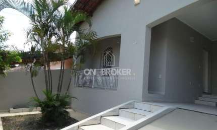 Excelente casa 3 dorm, sendo 1 suíte,  salas, arm. embut. quintal c/ churrasq. ótima localização no bairro Castelo, em Valinhos.