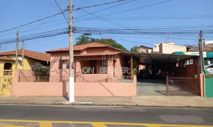 Aconchegante casa AT: 550 m2, 3 dormit, 2 banh. copa, cozinha, ar.serv. 4 vagas cob. quintal grande com pomar, orquidário e casa de fundo.