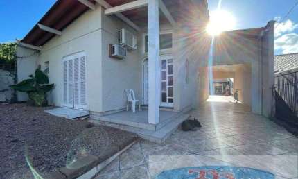 Casa à venda na Portão, 144, Aparecida, Portão