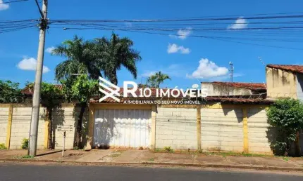 Casa à venda, 4 quartos, 1 suíte, 4 vagas - Bairro Cidade Jardim, Uberlândia MG