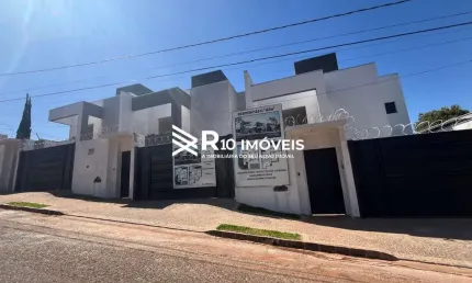 Sobrado à venda, 3 quartos, 1 suíte, 2 vagas - Bairro Cidade Jardim, Uberlândia MG