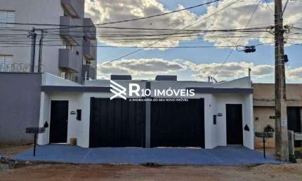 Casa à venda, 2 quartos, 1 suíte, 2 vagas - Bairro PLANALTO, Uberlândia MG