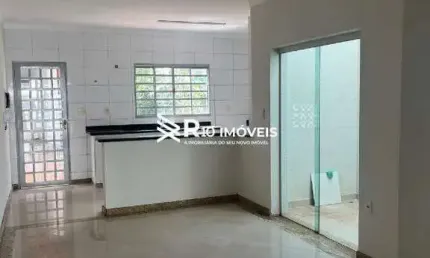 Casa à venda, 3 quartos, 1 suíte, 2 vagas - Bairro SANTA MONICA, Uberlândia MG