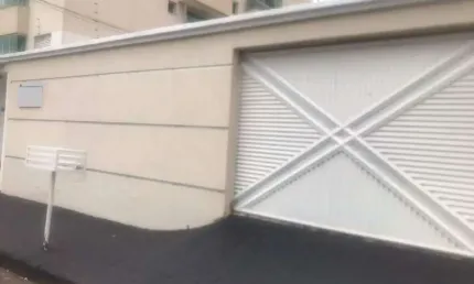 Casa com 3 quartos para alugar no Santa Mônica, Uberlândia 