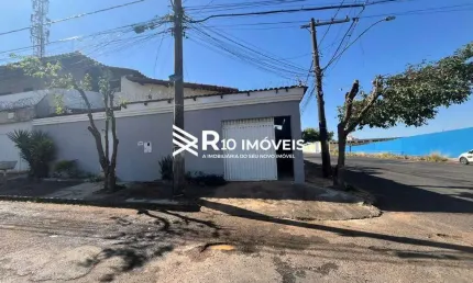 Casa para aluguel, 2 quartos, 1 vaga - Bairro SEGISMUNDO PEREIRA, Uberlândia MG