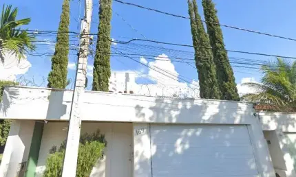 Casa à venda, 4 quartos, 4 suítes, 2 vagas - Bairro JARDIM KARAIBA, Uberlândia MG