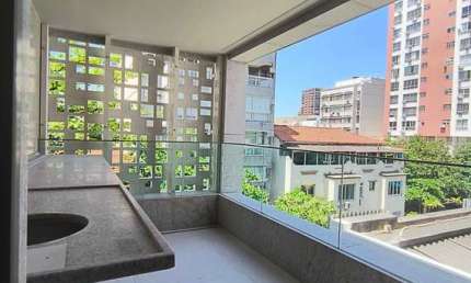 Apartamento Alto Padrão, Studio-Suíte com Vaga, andar alto e vista frontal, ideal para aluguel de alto padrão.