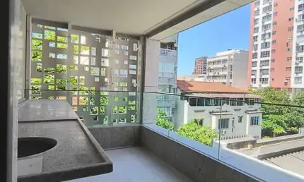 Apartamento alto padrão, studio-suíte com vaga, andar alto e vista frontal, ideal para aluguel de alto padrão.