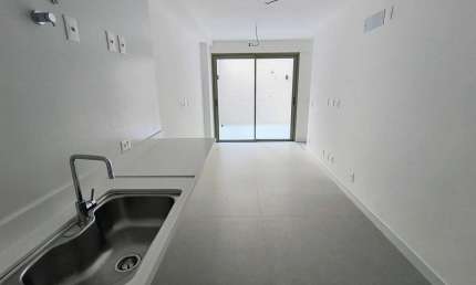 Apartamento Garden de Sala/Quarto com VAGA, Silencioso e Fundos, ideal para Moradia na João Lira, Leblon