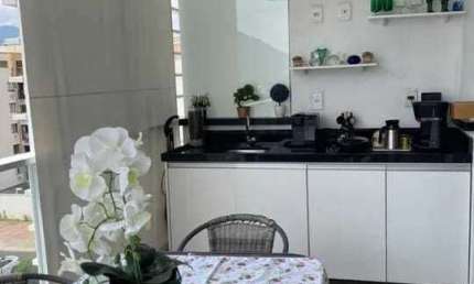 Apartamento de 88m², andar alto, sol da manhã, vista para Piscina e 2 Vagas em subsolo, na melhor planta do Wonderfull Resort