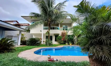 Mansão 638m² – 4 suítes – piscina – condomínio de luxo praia do pontal