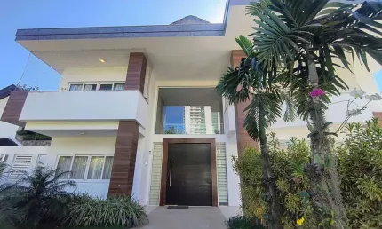 Casa luxuosa em condomínio do mais alto padrão, pedra de itaúna, 1000m², 6 suítes, spa, piscina, 8 vagas.