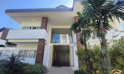 Casa luxuosa em condomínio do mais alto padrão, pedra de itaúna, 1000m², 6 suítes, spa, piscina, 8 vagas.