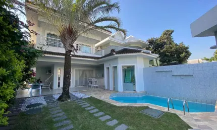 Casa em Condomínio com lazer, segurança 24hs, 5 suítes, Piscina, Espaço Gourmet e Sauna, em frente ao RECREIO SHOPPING.