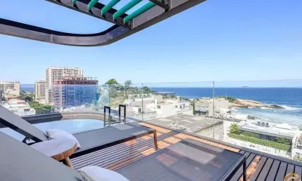 Cobertura Triplex de Alto Luxo, 220m², 3 suites, vista para o Mar, no Arpoador, entre as praias de Copacabana e Ipanema.