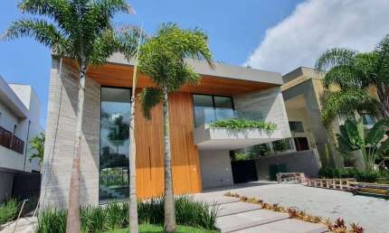 Mansão de 852m², contemporânea, 5 suítes, Triplex, Piscina e Spa, possibilidade Mobiliada, na Barra da Tijuca.