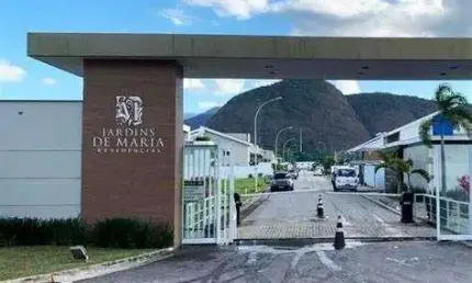 Casa na planta – 3 suítes com closet – piscina – condomínio clube jardins de maria recreio