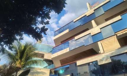 Apartamento Reformado, varandão, 110m², 2 vagas, localização Nobríssima no Recreio dos Bandeirantes,.