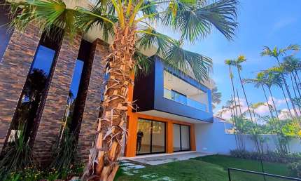 Mansão Alto Padrão, até 6 suítes, 1550m², Quadra de areia, Campo de Futebol, em Condomínio de Luxo na Barra da Tijuca.