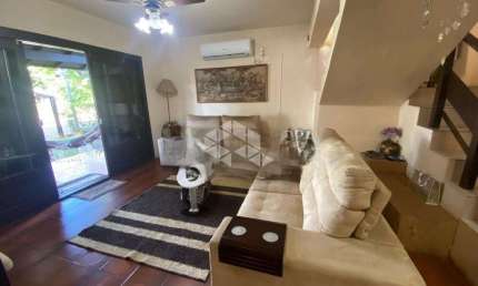 LINDA CASA DE 3 QUARTOS, 1 SUÍTE, SACADA, COM EDÍCULA NO CENTRO DE GUAIBA
