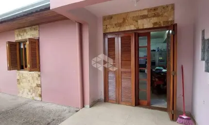 Casa de 3 quartos,1 suíte, garagem coberta amplo terreno no engenho