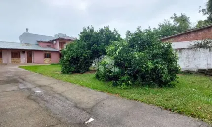 Casa de 3 quartos,1 suíte, garagem coberta amplo terreno no Engenho