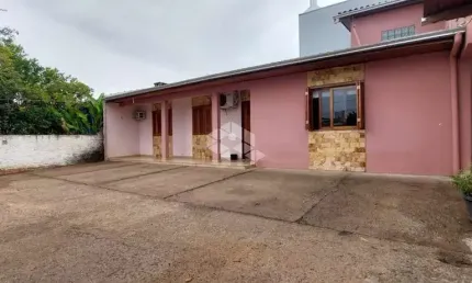 Casa de 3 quartos,1 suíte, garagem coberta amplo terreno no Engenho