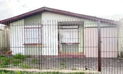 Casa de 3 quartos, garagem coberta próximo ao carrefour