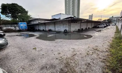 Terreno à venda, 721 m² por R$ 1.100.000,00 - Centro - São José dos Campos/SP