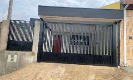Casa à Venda no Jardim Santa Júlia com 3 Dormitórios (1 Suíte