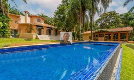 Vende-se Mansão no Pq Silvino Pereira. Mansão cinematográfica!