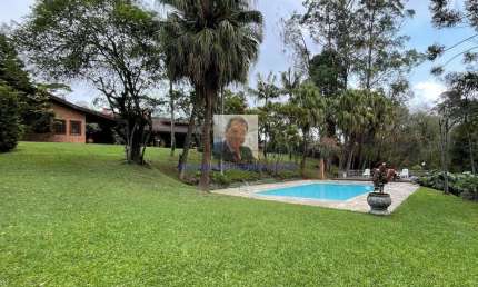 Vende-se Casa Magnífica propriedade na Fazendinha, 4 suítes.