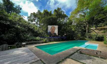 Vende-se Casa no Cond. dos Arquitetos - Contemporânea e despojada!