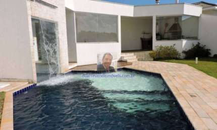 Vende-se Casa no Condomínio SP II - Arq. moderna! 4 sts, lazer completo!