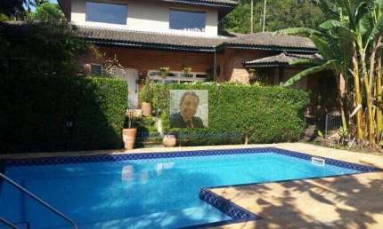 Vende-se Linda Casa 4 Suítes na Granja Viana,  GVII, Gleba 5.